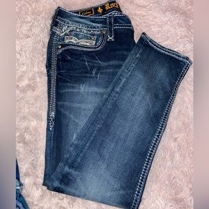 Sem is 32 , NEVER BEEN WORN SKINNY ROCK REVIVALS